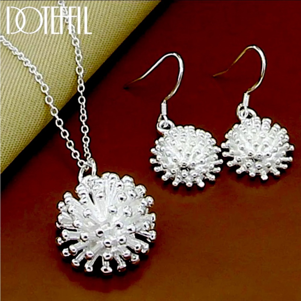 925 Sterling Silver Set! Ios island! Necklace and earrings.
